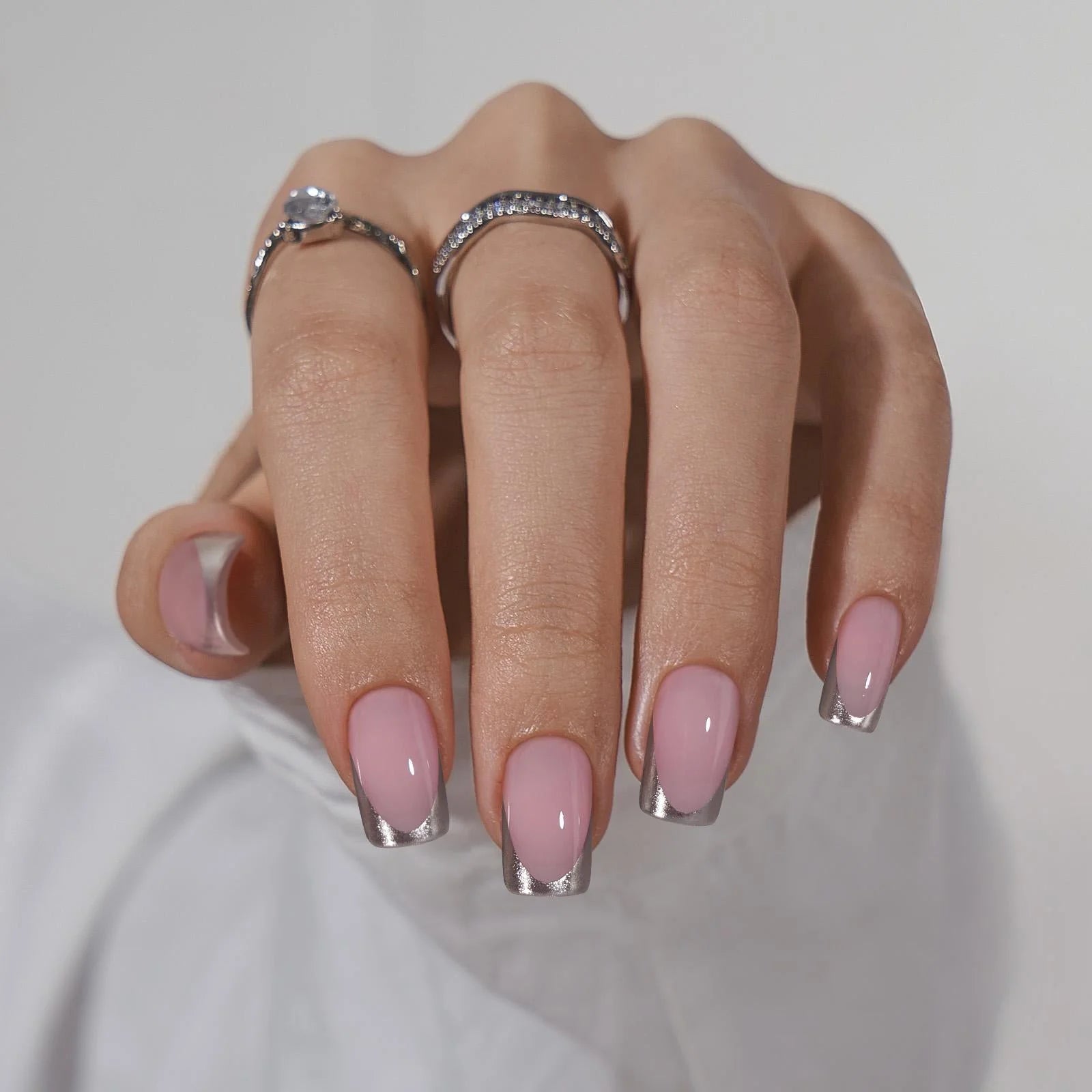 Fancy French press-on negler styling – nude square negler med sølv tips og krystallringer