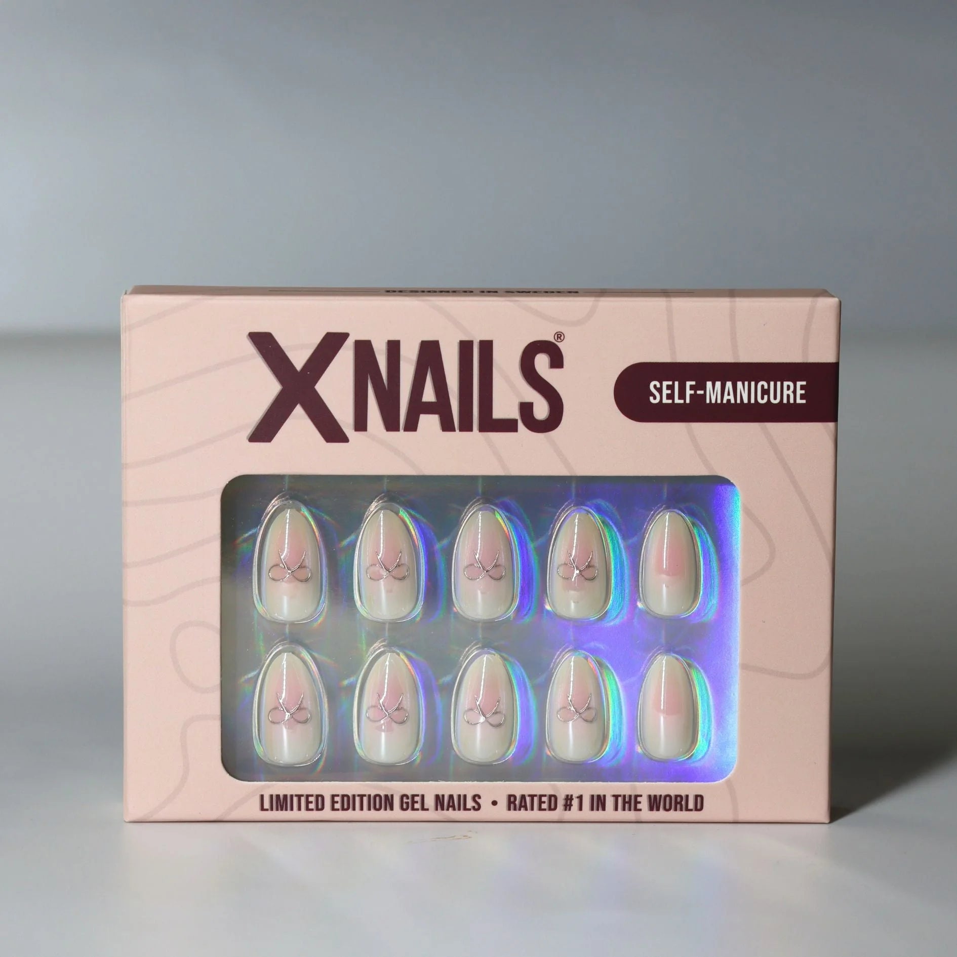 Aura Amoré XNails förpackning – limited edition gelénaglar med rosa aura och rosett