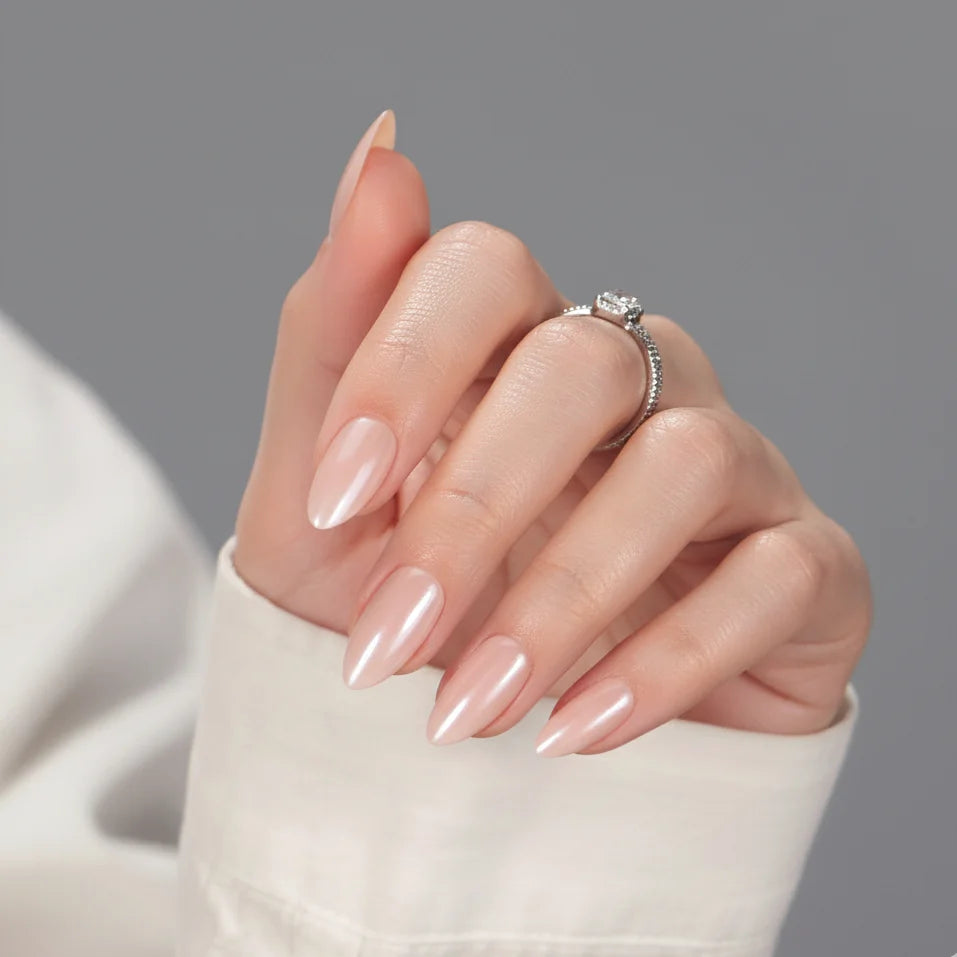 Heavenly Halo mandelformete løsnegler – nude pearl chrome med sølvring i diamant