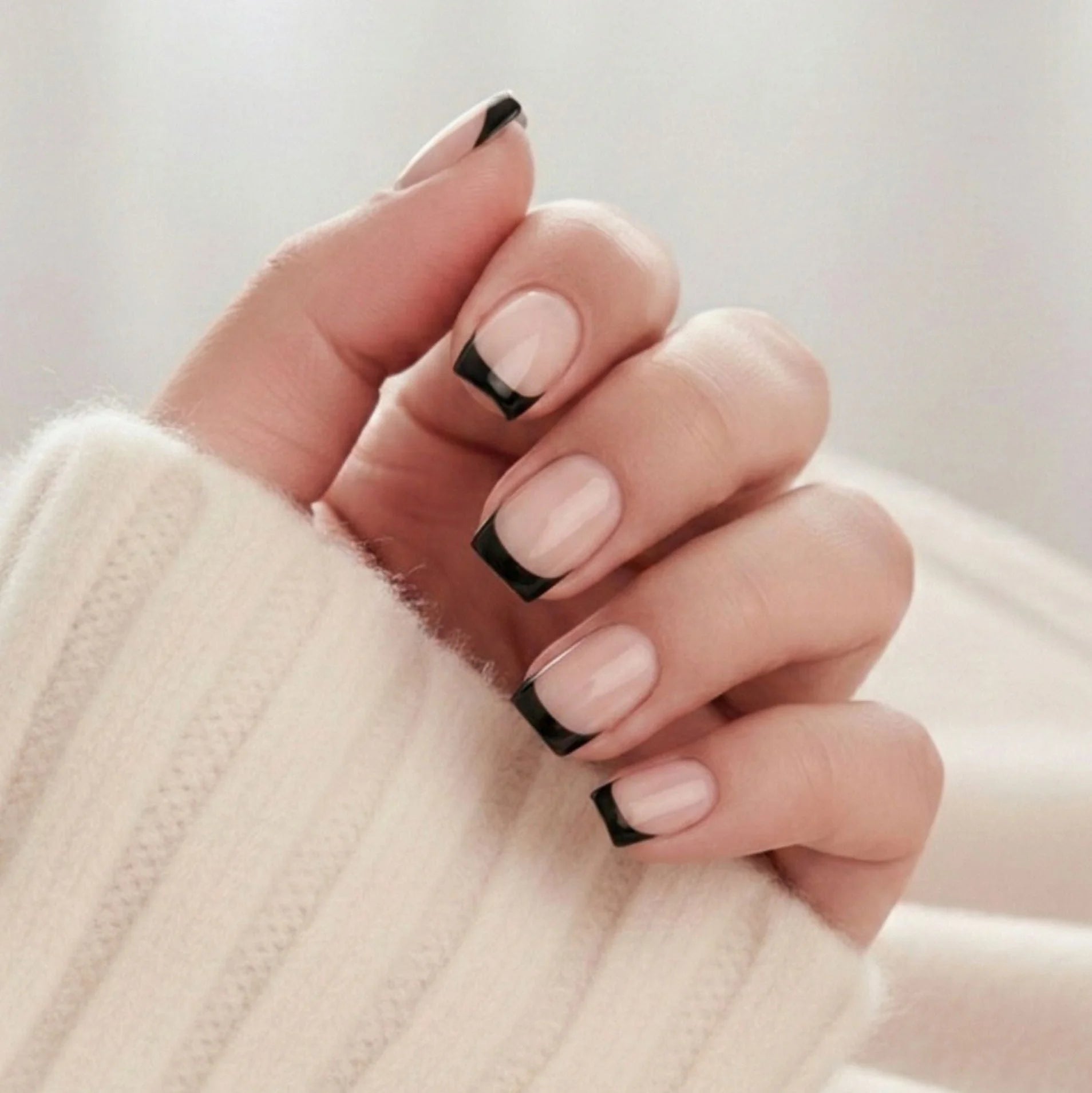 Sleek Silhouette - Press-on naglar | XNails