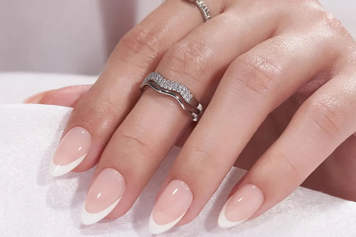 Press-on naglar med hållbar nageldesign