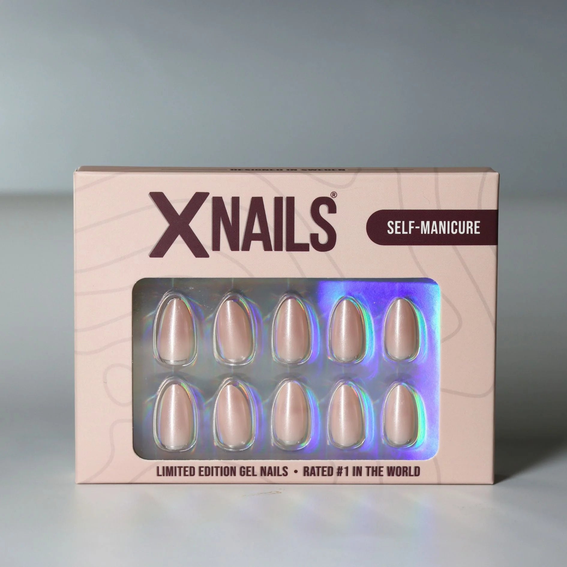 Shimmering Silver XNails förpackning – limited edition gelénaglar i mandelform med pärlglans