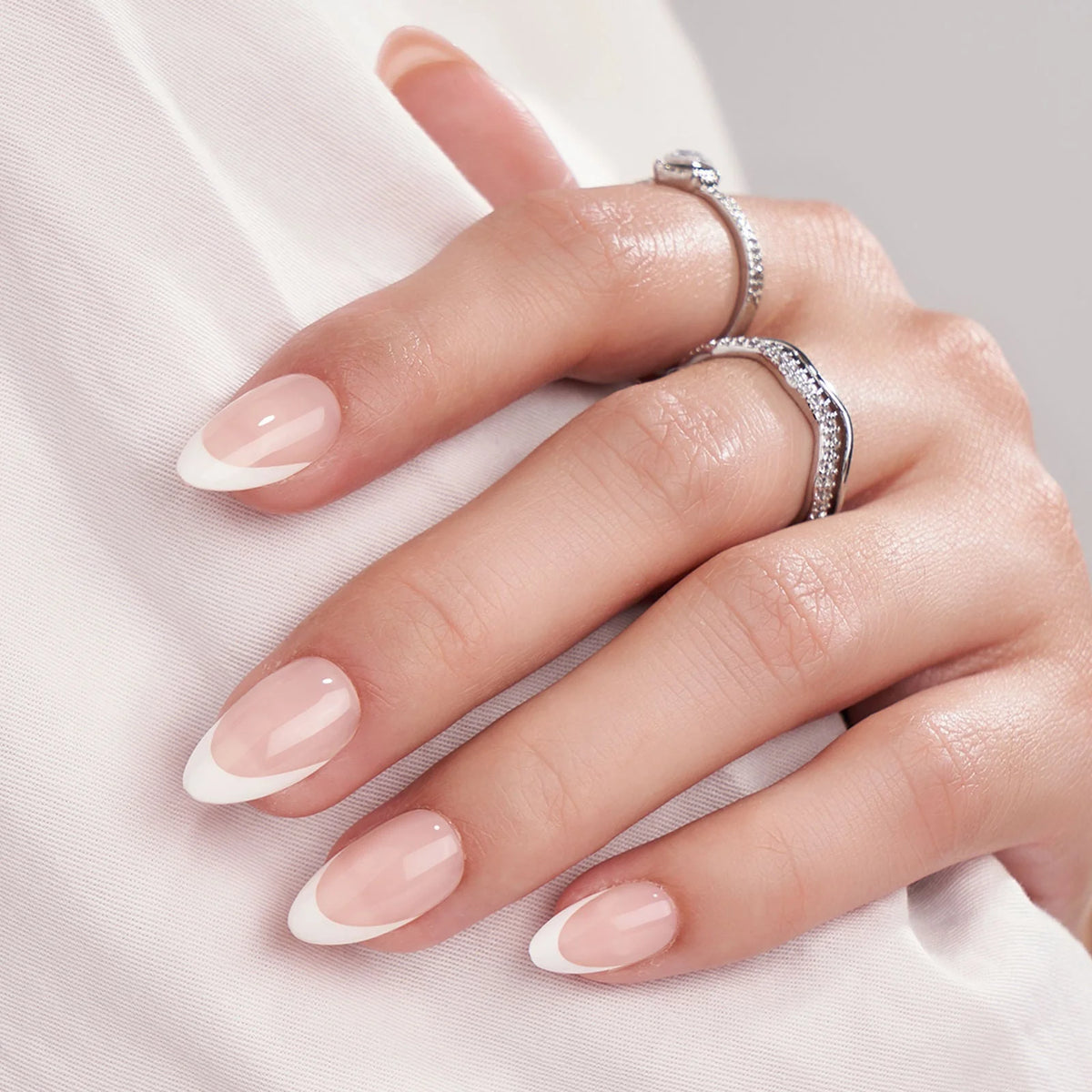 Angelic Aura mandelformete løsnegler – fransk hvit spiss med naturlig nude base